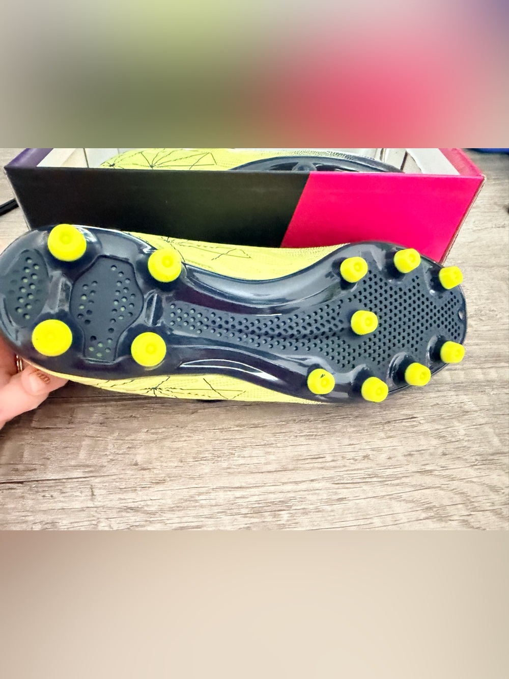 Soccer cleats - Picture 4 of 6